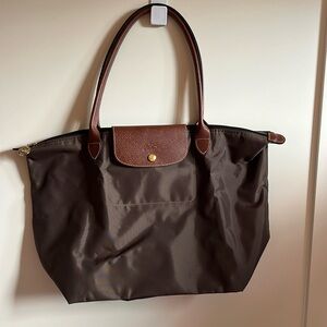 Authentic Longchamp Le Pliage Brown Large in excellent shape. I rarely used it.